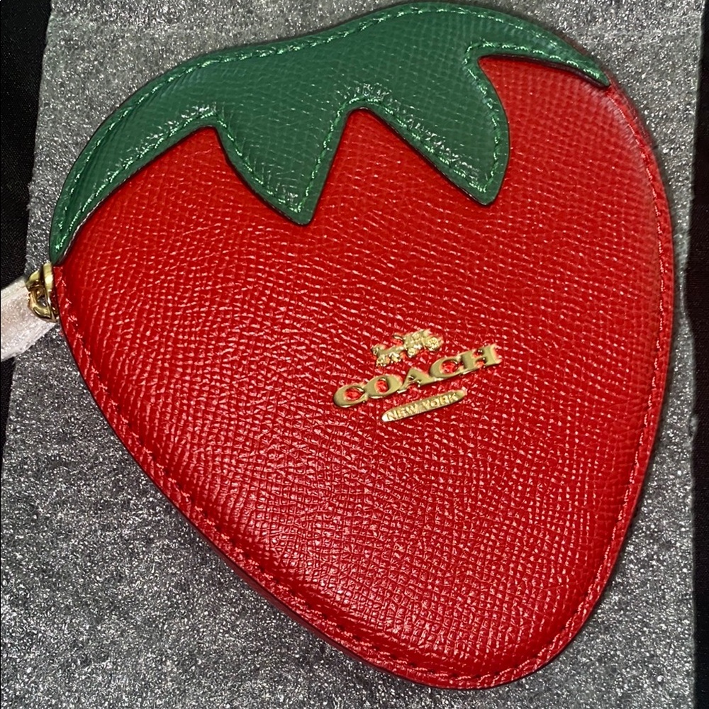 Coach Strawberry Coin Case NWT 🏷 SOLD OUT - Picture 3 of 4